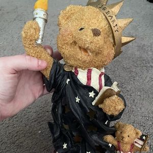Libearty bear figurine